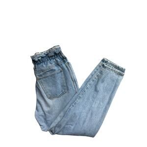 Vintage 90s High-Waisted Light Wash Jeans – Size 6